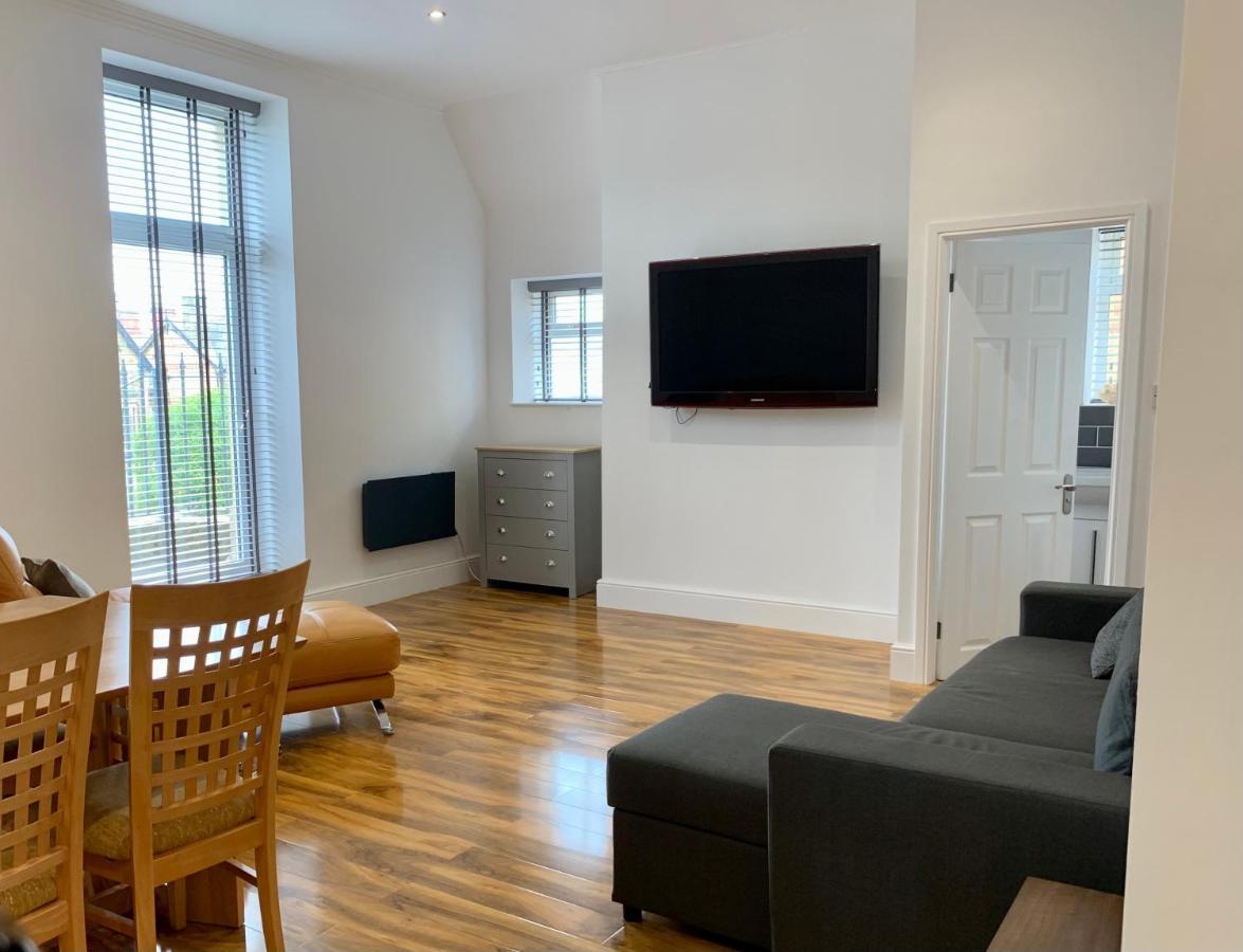 Lytham St Annes, A Spacious, High End, One Bedroomed Apartment 5 מראה חיצוני תמונה